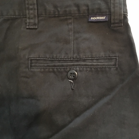 Dockers shorts in black, EUC, W44. - Picture 2 of 6